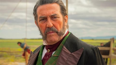 Ciarán Hinds rejoint la star d'Euphoria Jacob Elordi dans la mini-série basée sur The Narrow Road to the Deep North