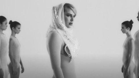 Divinity, la nouvelle bande-annonce rouge du film dystopique avec Bella Thorne