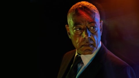 Giancarlo Esposito chauffeur de taxi sans scrupules dans la première bande-annonce de la nouvelle série