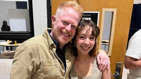 Papa Mitchell retrouve Lily !  Les retrouvailles de Jesse Tyler Ferguson et Aubrey Anderson-Emmons