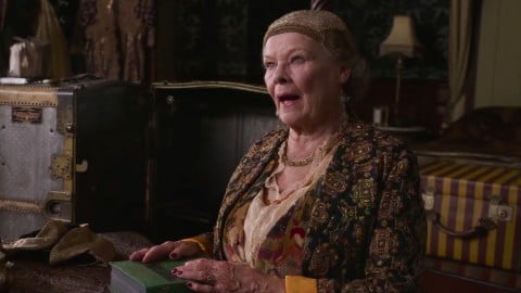 Quand Dame Judi Dench s'est involontairement montrée nue au téléphone à Chris Logan et Ben Whishaw
