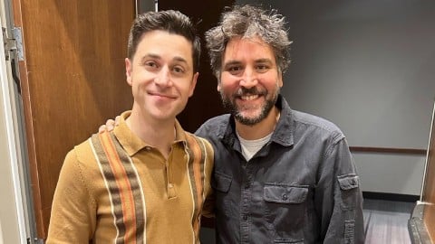 Retrouvailles historiques de Josh Radnor et David Henrie, père et fils dans la série