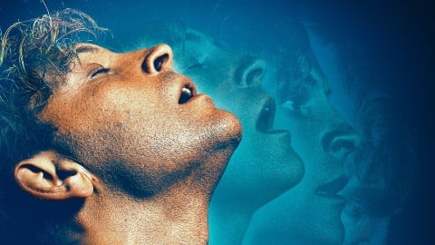 Alessandro Borghi s'abandonne au plaisir sur l'affiche de la série Netflix, voici quand elle sort