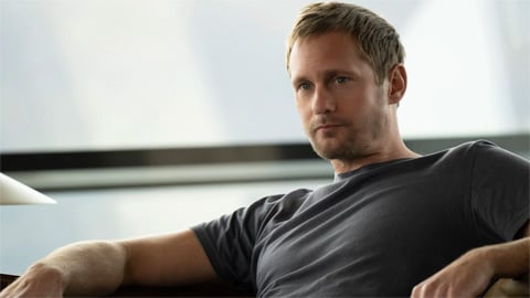 Alexander Skarsgård sur Apple TV+ avec Murderbot, une série de science-fiction basée sur The Killing Machine Diaries