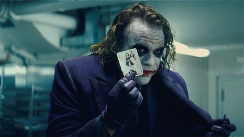 Le Chevalier Noir, le tic du Joker est né d'une "erreur de Heath Ledger" : l'histoire de Nolan