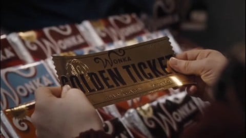 Wonka, le film révèle l'origine du ticket d'or dans Willy Wonka et la Chocolaterie