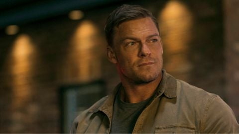 Alan Ritchson a eu un moment réel avec Reacher lorsqu'il a empêché un vol