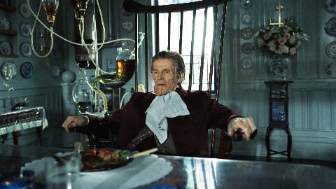 De pauvres créatures et un Frankenstein en quête de beauté : rencontre avec Willem Dafoe