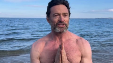 Hugh Jackman inaugure la nouvelle année avec une plongée dans l'océan gelé : la vidéo
