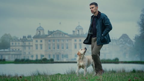 Le premier trailer de la série de Guy Ritchie avec Theo James