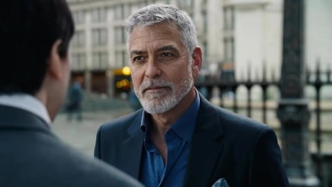 Pour George Clooney, est-ce mieux de diriger que de jouer ?  Oui, parce que c'est toi qui commande, mais si ton vieil ami est sur le plateau...