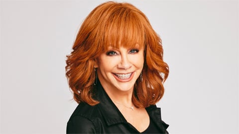 Reba McEntire pourrait revenir à la télévision avec une sitcom du producteur de Reba