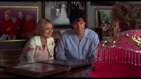 Tôt ou tard, je l'épouserai, Drew Barrymore est émue lorsqu'elle regarde le film dans lequel elle a joué avec Adam Sandler