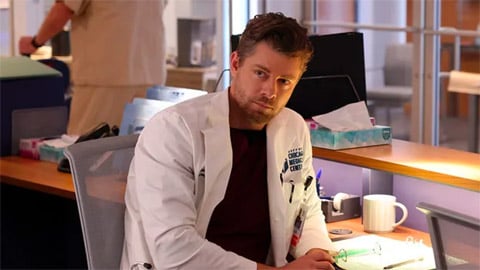 Voici le nouveau casting, Luke Mitchell, dans les premières photos de la saison 9