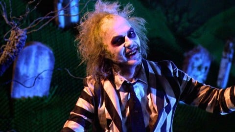 Beetlejuice 2, Warner Bros. dévoile la première affiche, le titre et la date de sortie officielle du film !