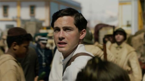 La bande-annonce officielle de la mini-série avec Logan Lerman et Joey King
