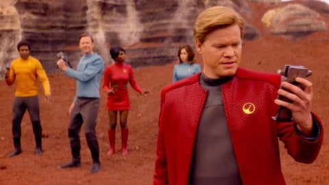 Black Mirror reviendra en 2025 avec 6 nouveaux épisodes, dont la suite de USS Callister
