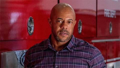 Rockmond Dunbar revient à la télé avec Fight Night, Peacock annule Bupkis et autres news en bref