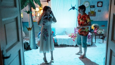 critique de la comédie romantique et sociale avec Antonio Folletto et Maria Pia Calzone