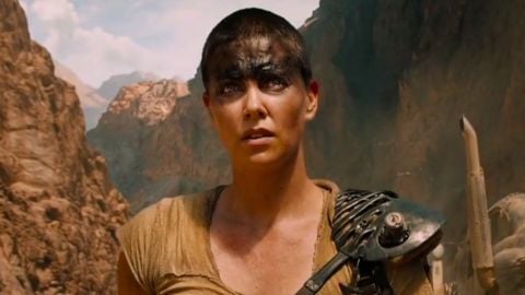 Dans Mad Max Saga, George Miller voulait initialement faire le film avec Charlize Theron