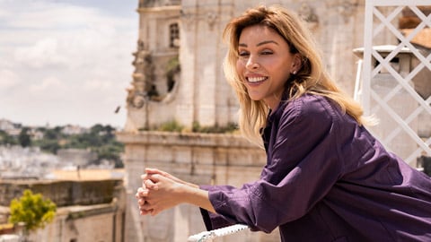 Date et bande-annonce officielle de la nouvelle série italienne Netflix avec Vittoria Schisano