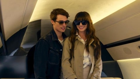 L'Idée de Toi, Anne Hathaway et le cadeau absurde à Nicholas Galitzine pour commémorer leurs baisers dans le film