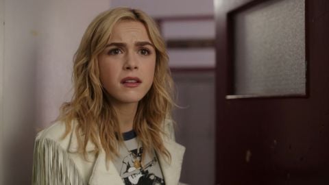 Stone Cold Fox, Kiernan Shipka rejoint le casting du thriller avec Krysten Ritter et Kiefer Sutherland