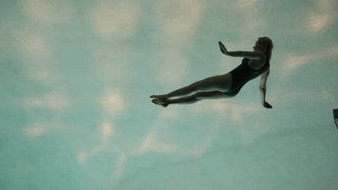 la bande annonce officielle du film de Leos Carax présenté au Festival de Cannes