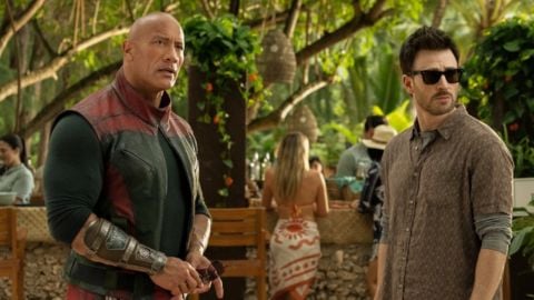 Dwayne Johnson et Chris Evans sur les traces du Père Noël dans la première bande-annonce