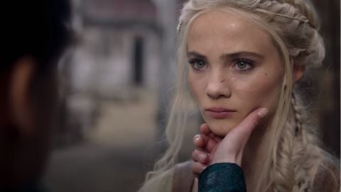 La saison 4 montrera Ciri amoureuse, dit Freya Allan