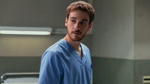 Tout demande le salut, la série télévisée avec Federico Cesari revient en septembre : date et nouvelles photos