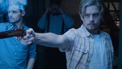 la bande-annonce de la comédie noire avec Dylan Sprouse