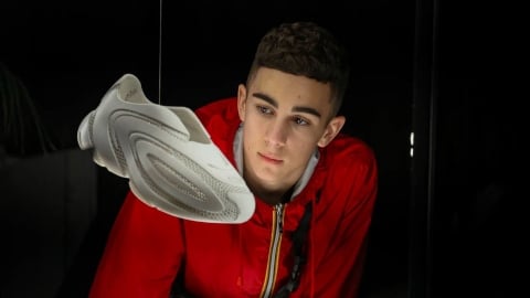 Examen des chaussures sacrées