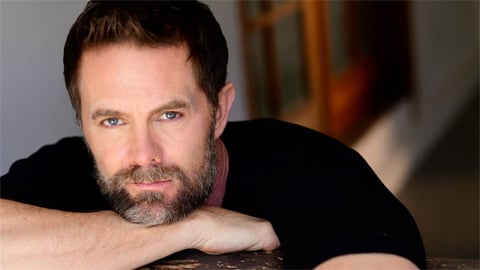 Garret Dillahunt dans la procédure High Potential, le roman italien Frenesia devient une série télévisée et d'autres actualités en bref