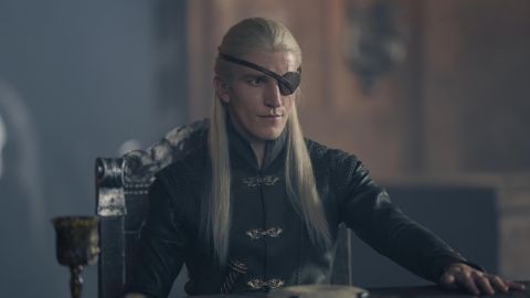 House of the Dragon 2, pourquoi Aemond ordonne-t-il à Vhagar de rentrer ?