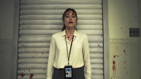 Le pouls de Maika Monroe s'emballe devant Nicolas Cage dans cette nouvelle vidéo de Longlegs