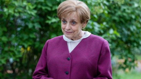 Miss Merkel - Mort au château, Angela Merkel se passionne pour les romans policiers lors de la première télé de Rai 2