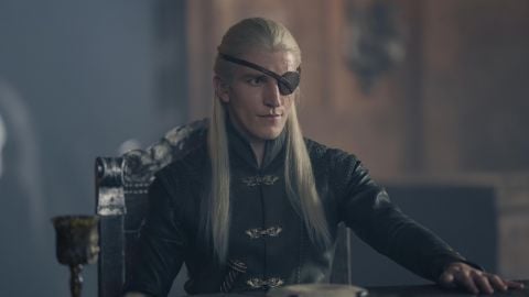 Pourquoi Aemond vole le poignard d'Aegon et quel est son lien avec la prophétie