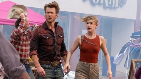 la critique du film catastrophe avec Glen Powell suite/reboot de Twister