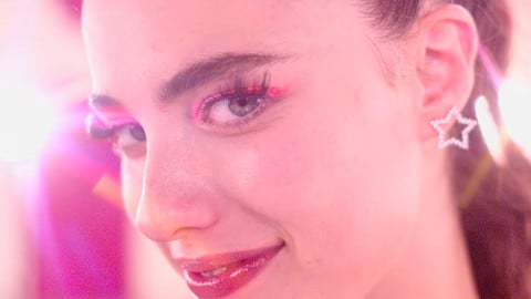 voici la première bande-annonce du film d'horreur avec Margaret Qualley et Demi Moore