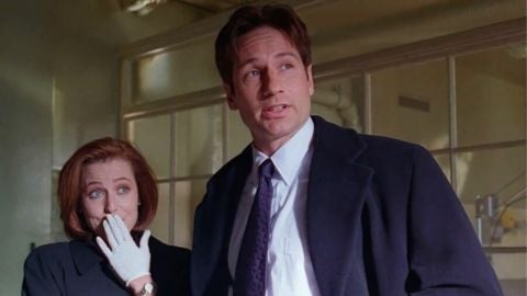 Gillian Anderson explique enfin pourquoi elle a embrassé David Duchovny aux Emmys en 1997
