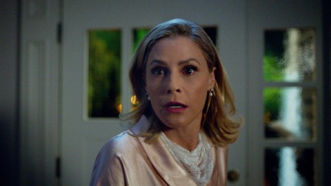 Julie Bowen, les démons et les années 80 dans le premier trailer de la nouvelle série Peacock