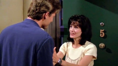 Les dirigeants de NBC n'ont pas approuvé l'aventure d'un soir de Monica dans l'épisode pilote
