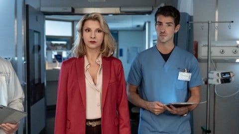 Manu Ríos et Najwa Nimri unis par la maladie dans la bande-annonce officielle italienne du drame médical Netflix