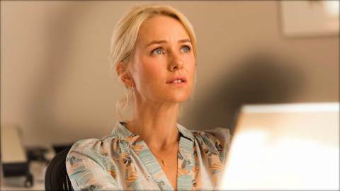 Naomi Watts débute écrivain, son premier livre est un guide sur la ménopause : "Assez de tabous et de honte"