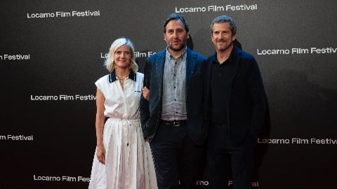 un portrait intime de la famille royale attendant la guillotine ouvert à Locarno