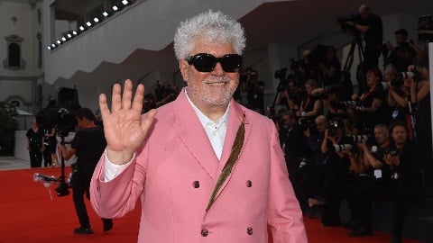 Almodovar remporte le Lion d'Or, l'Italien Vermiglio gagne