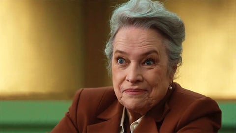 Kathy Bates dans la bande-annonce officielle du nouveau drame juridique