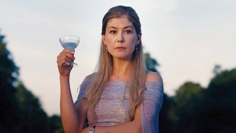 Rosamund Pike protagoniste de Thumblite, une nouvelle série de thrillers commandée par Netflix
