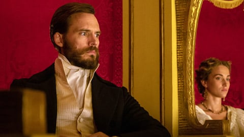 Sam Claflin dans les nouvelles photos de la série événement Rai